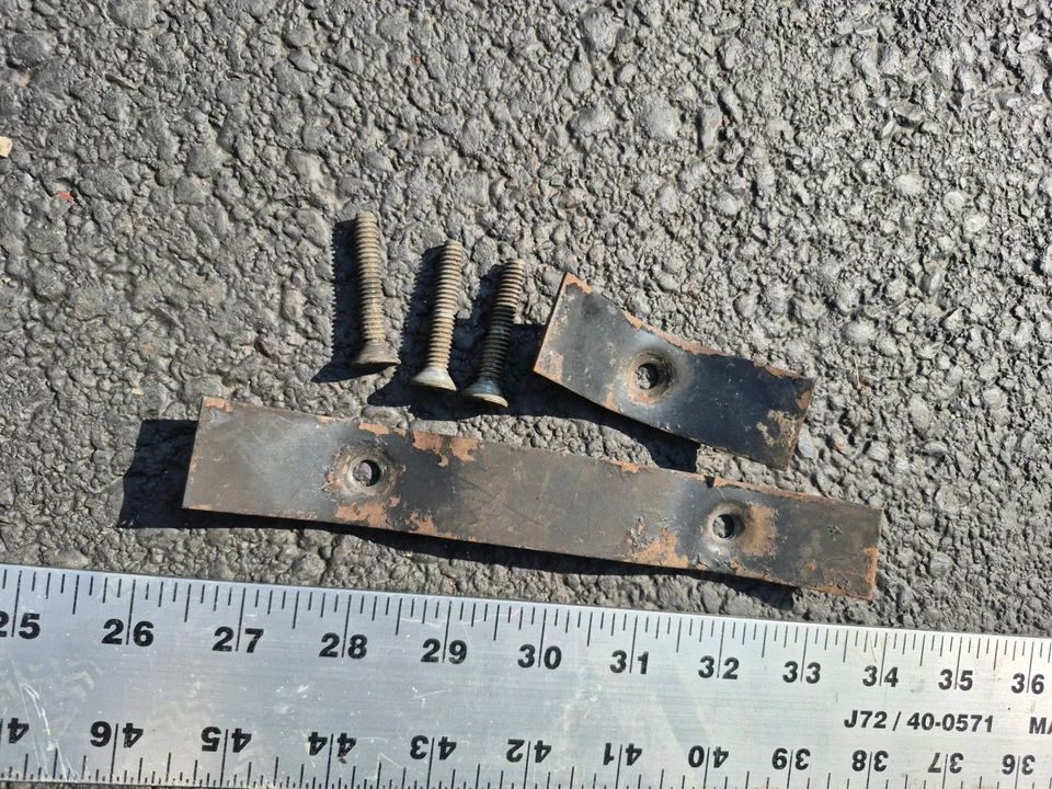 Retenedores y herrajes de línea de enfriador de aceite para tractor Case Ingersoll 446 Foto 1 de 4