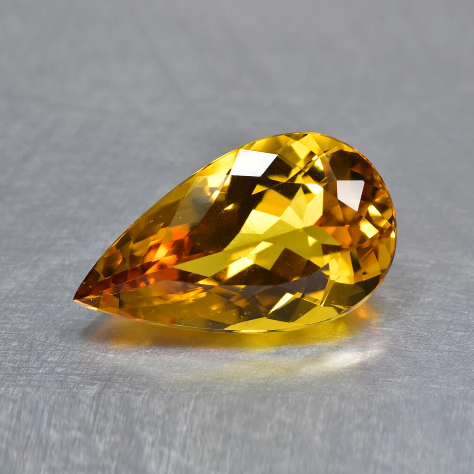 13.97Ct Grand look AAA Grade Color Natural Helidor Golden Yellow Beryl _Brazil - Image 1 of 1