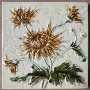 ENGLAND - ANTIQUE ART NOUVEAU MAJOLICA TILE C1900 - Picture 1 of 4