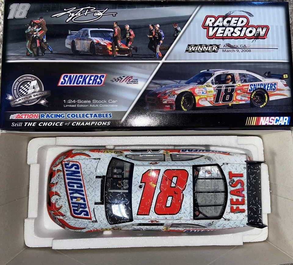 Toyota COT Atlanta Win 1/24 NASCAR diecast Kyle Busch 2008 Snickers/M&Ms Foto 1 de 4