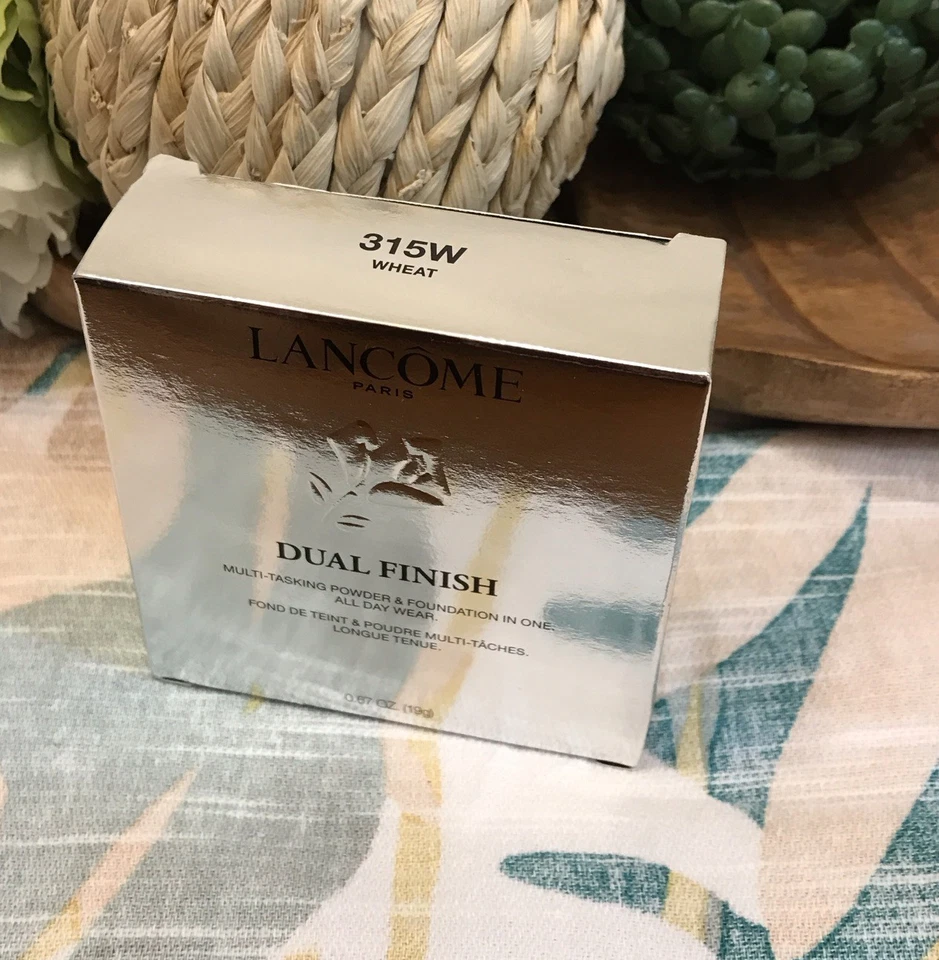 Lancome Dual Finish Versatile Powder Foundation