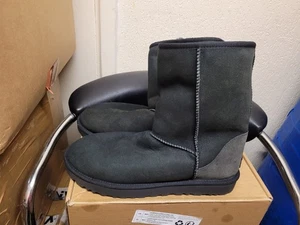 UGG Classic Short Il Damen Stiefel In Schwarz Größe UK 10,5 - Bild 1 von 13