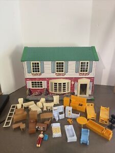 Vintage WOLVERINE Town and Country Tin Litho Metal Doll House W/ Furniture Lot