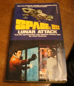 Space: 1999 #5: Lunar Attack ~ John Rankine ~ 1976 Pocket PB 1PR - Foto 1 di 1