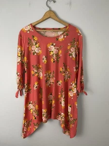 Top túnica Bobbie Brooks para mujer talla mediana rosa floral dobladillo mordedura de tiburón - Imagen 1 de 8