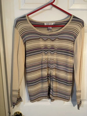 Suéter para mujer Nine & Company cuello redondo beige multicolor rayas manga larga PM Foto 1 de 4