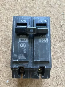 Disyuntor THQL THQL 30 amperios 2 polos 120/240 voltios - Imagen 1 de 7