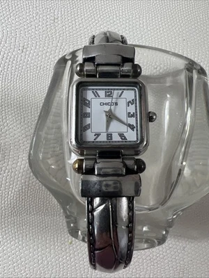 Reloj de cuarzo Chico's para mujer CH-201 esfera blanca tono plateado brazalete necesita batería Foto 1 de 4