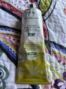 THE BODY SHOP Protector de Manos Rescate Cáñamo 96H Crema Vegana 100 ml 3.3 fl oz - Imagen 1 de 13