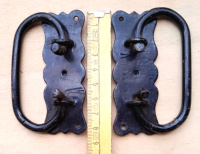 Vecchia coppia maniglie ferro finestra cassetto baule porta cassa cm8,4xcm3 F - Immagine 1 di 4