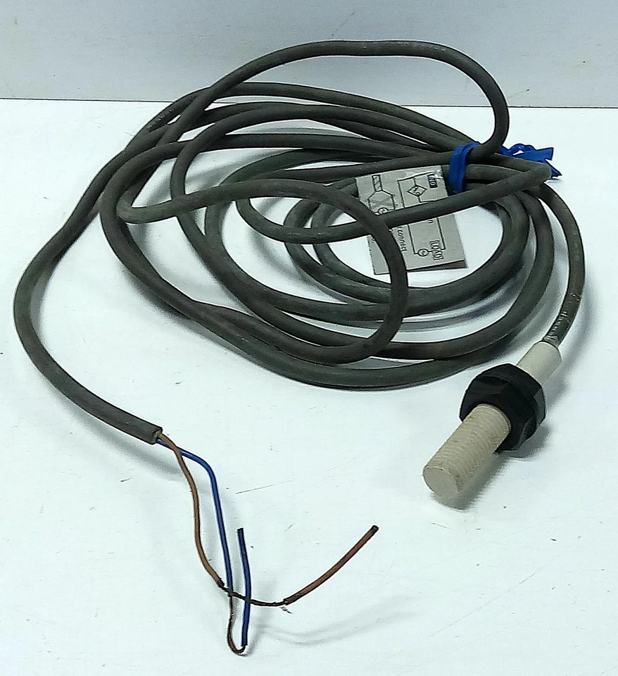 Omron E2F-X1R5Y1 24-240 V AC Shielded Inductive Proximity Sensor - Image 1 of 4