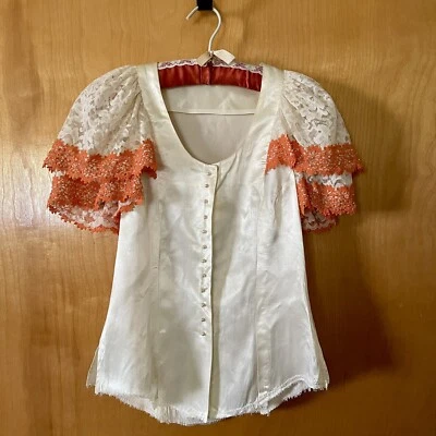 Blusa vintage hecha a mano de encaje satinado manga abullonada Foto 1 de 4