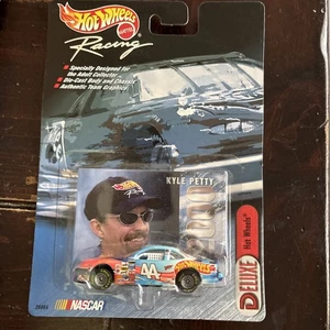 Hot Wheels Deluxe Kyle Petty #44 Hot Wheels 1:64 1999 NOC - Picture 1 of 7