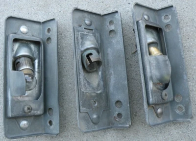 LINCOLN CONTINENTAL LICENSE PLATE HOUSING LIGHT LAMP COVER LENS 1966-1969 OEM - Image 1 of 4