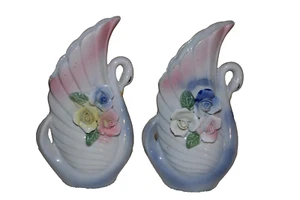 PAR DE JARRONES CISNE DE CERÁMICA DE COLECCIÓN 6 IN ALTOS PASTELES ROSA AZUL FLORES AMARILLAS - Imagen 1 de 5