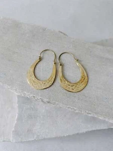 Ovale Creolen aus Messing, gehämmerte ovale goldene Ohrringe, flache Creolen - Picture 1 of 8