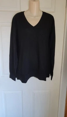 Suéter Katherine Barclay preto lã merino extrafino gola V X-Grande  - Imagem 1 de 4