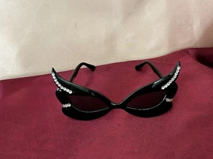 Vintage Cateye Sunglasses with Rhinestones 1980s Does 1950s Butterfly Mardi Gras - Picture 1 of 11