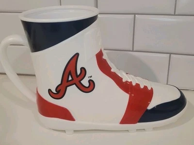 Bota botín Atlanta Braves recuerdo no SGA 2025 celebración copa promoción  Foto 1 de 4