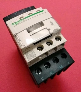 Schneider Electric TeSys LC1D258 Contactor 100A IEC/40A UL 690V 3-Pole 110V Coil - Picture 1 of 5