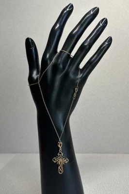 Collar de cadena con colgante de cruz cristiana Danecraft de oro sobre plata de ley de 18" Foto 1 de 4