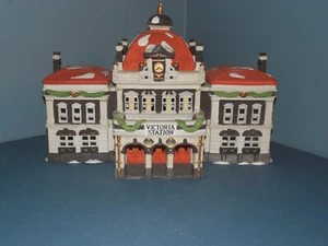 Dept 56 Dickens' Village "Victoria Station" Retired #55743 - Picture 1 of 11