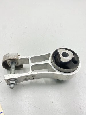 2021 Chrysler Pacifica 3.6 FWD Engine Mountain Bracket P68485537AA OEM - Image 1 of 4