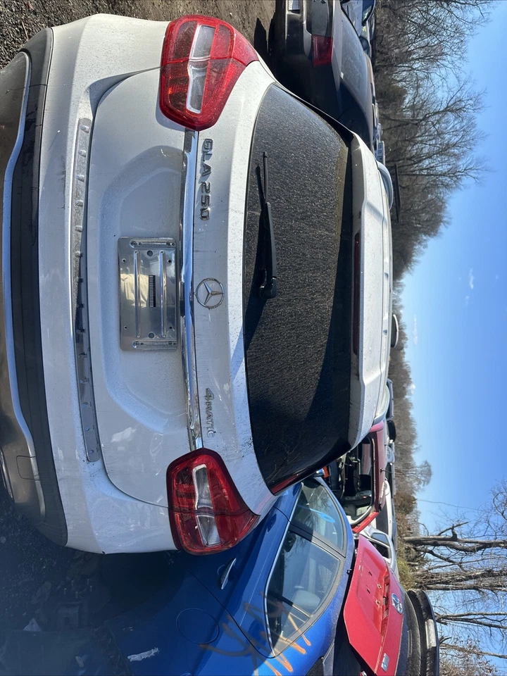 2018 梅赛德斯 benz gla 250 尾门完整 Oem — 第 1/2 张图片