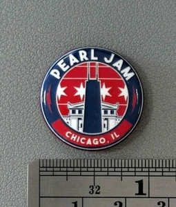 Pearl Jam Chicago, IL 2018 Pin Badge Eddie Vedder - Picture 1 of 2
