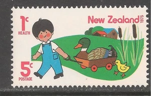 New Zealand #B94 (SP49) VF MNH - 1975 5c + 1c Boy With Duck and Duckings - Picture 1 of 1