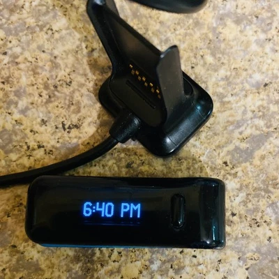 Fitbit Ultra clip-on fitness tracker & USB Dock F003 F004  - Image 1 of 4