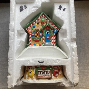 M&M'S Candy Store Casa Iluminada y Plato de Caramelo Departamento 56 Dipt 2004 Navidad  - Imagen 1 de 9
