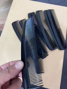 2X Herren Schwarz Kunststoff Haarkamm,, Perfekt für den täglichen Gebrauch und Styling, DEAL - Bild 1 von 3