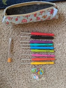 Large-Eye Blunt Needles Yarn Knitting Plus Crochet Hooks Set 9 Sizes Set NEW - Picture 1 of 7