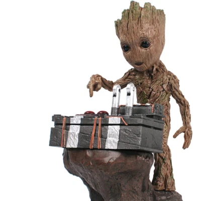 Statua statuetta GROOT 17 cm scena della bomba Marvel Guardiani della Galassia - Immagine 1 di 3