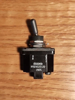 Interruptor de palanca de martillos Cutler PN 8500K9, MS24523-22, NSN 5930-01-099-9573, NOS. Foto 1 de 3