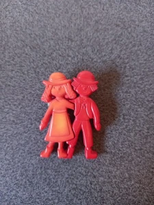 BROCHE LES AMOUREUX DE PEYNET VINTAGE 4,5 CM X 3 CM - Picture 1 of 4