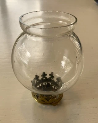 ancien verre de lampe huile/pétrole avec son support griffe - Photo 1/4