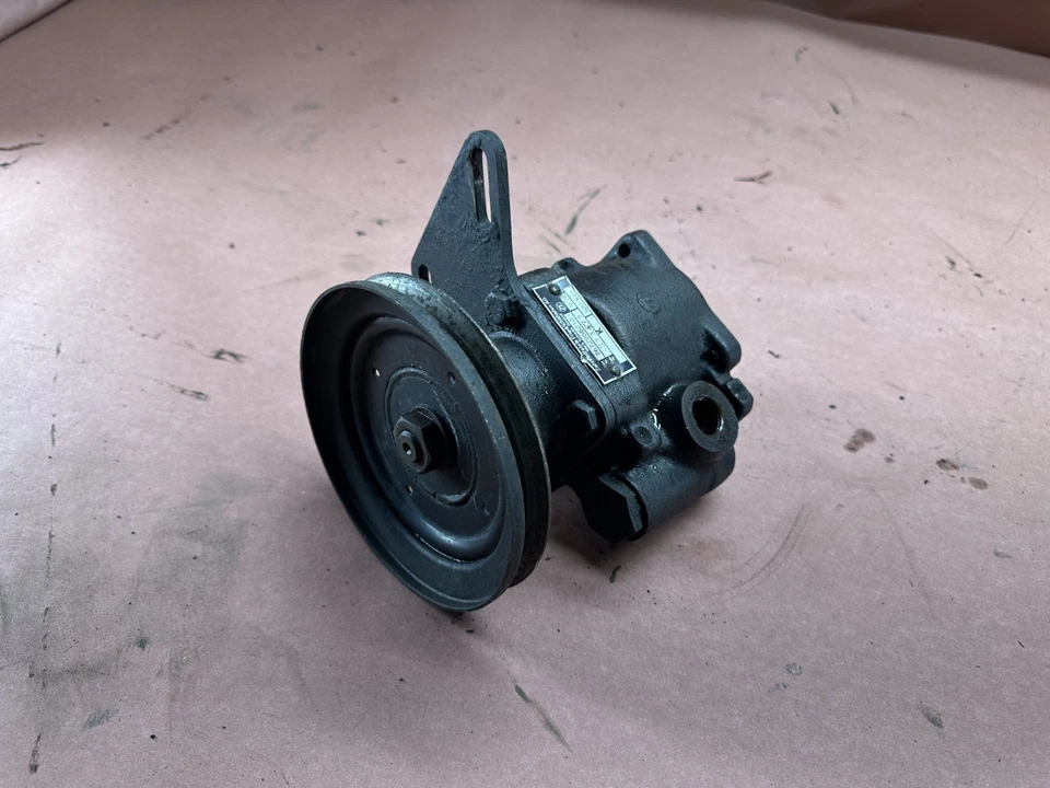 Conjunto de bomba de dirección asistida BMW E12 528I 530I E24 635CSI 2,8 L M30 OEM #79242 Foto 1 de 4