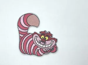 APPLIQUE Distintivo CAT ALICE IN WONDERLAND Ferro Ricamato Su Tessuto - Foto 1 di 1