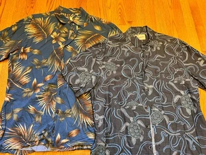 Lot of 2 TORI RICHARD/Kahala Hawaiian Aloha Shirts Cotton Mens Small Turtle Octo - Picture 1 of 16
