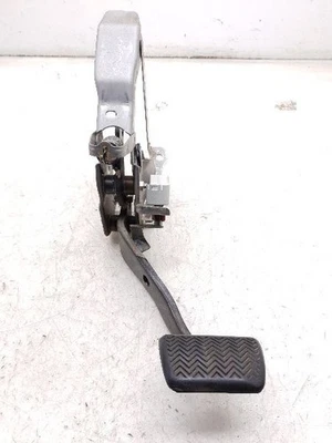 Toyota RAV4 2008 2,4 L 4 cilindros montaje de pedal de freno  Foto 1 de 4