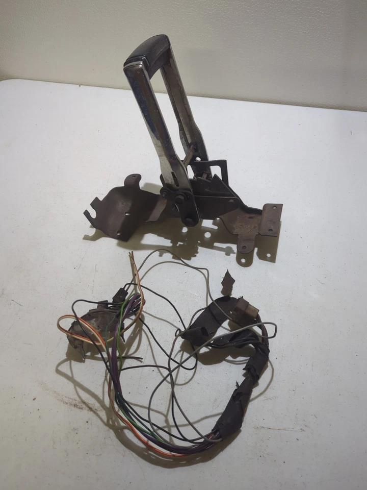 1968 1969 CHEVROLET IMPALA AND CAPRICE SHIFTER AUTOMATIC FOR CONSOLE CAR - Image 1 of 4