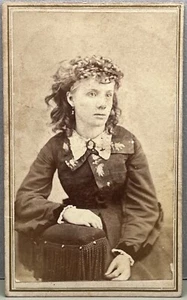 Impresionante foto antigua CDV de mujer bonita cabello ondulado del siglo XIX - Imagen 1 de 4