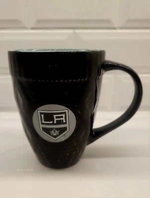 Taza de café de cerámica rara NUEVA Los Angeles Kings negra con patrón 3D Foto 1 de 4