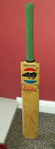 cricket bat - Picture 1 of 2