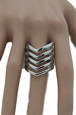 Carino Donna Anello Moda Gioielli Metallo Argento Gallone A V Righe Dito Fascia - Immagine 1 di 4
