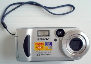 SONY CYBER-SHOT, MODEL DSC-P71,(FOR PARTS OR REPAIR)**(POUR PIÈCES OU À RÉPARER) - Bild 1 von 8