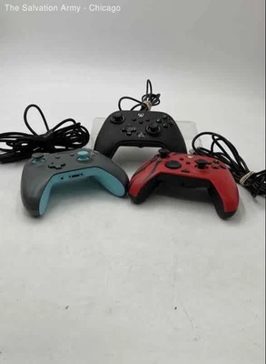 Lote de 3 mandos Xbox Powera negros rojos azules con cable para consolas de juegos Foto 1 de 4