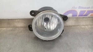 09 2009 CHRYSLER 300 FOG LAMP LIGHT FRONT LEFT DRIVER TOURING - Picture 1 of 12